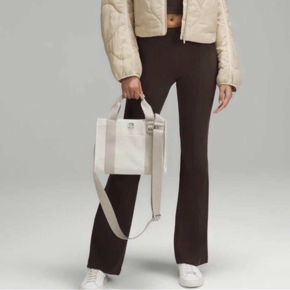 lululemon athletica Women's two tone canvas Bag - Cream & Beige NWT - Picture 2 of 8
